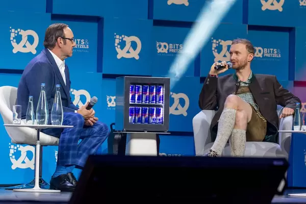 Kevin Spacey im Interview mit Lukasz Gadowski