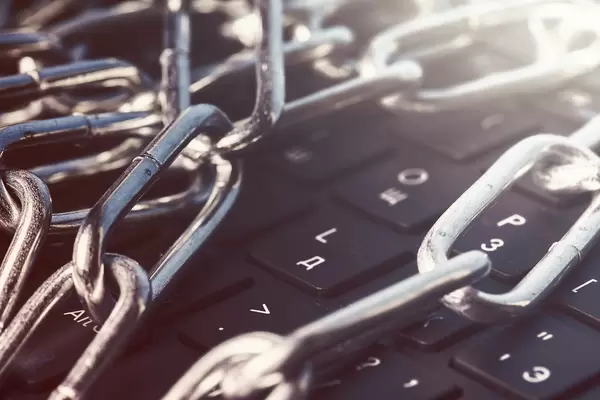 Keyboard secured with chain