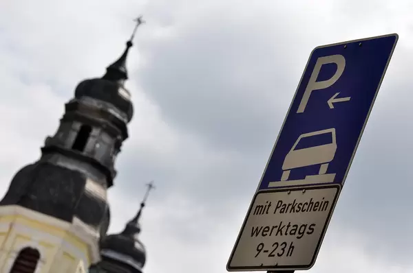 Kirche im Parkverbot