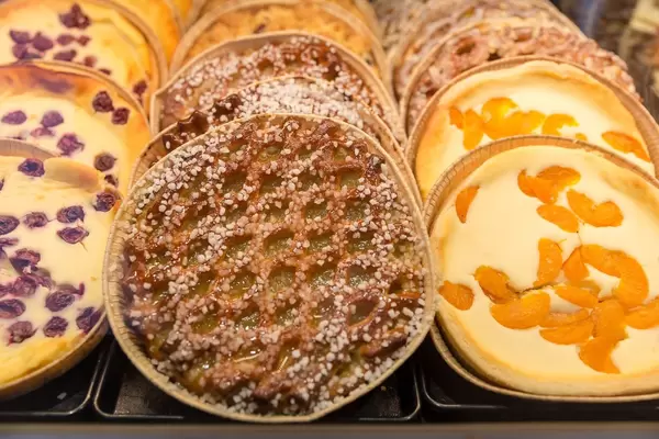 Kirschkuchen, Apfelkuchen und Aprikosenkuchen