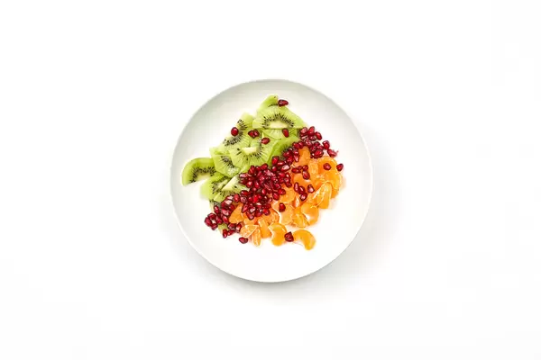 Kiwi, orange and pomegranate slices on the bowl