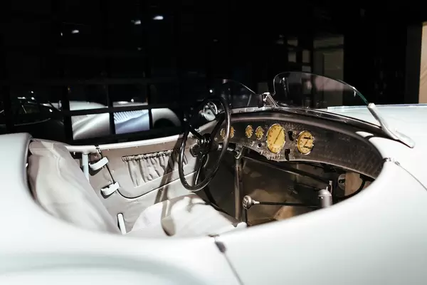 Klassischer silberner BMW Roadster