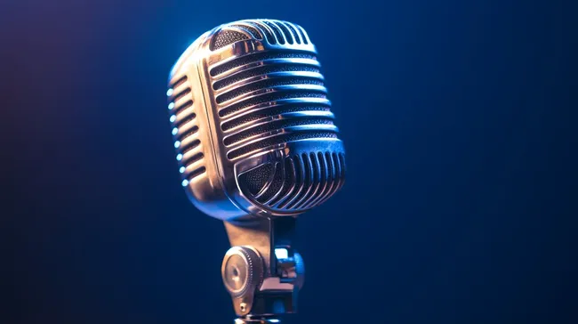 Klassisches Retro-Mikrofon in Nahaufnahme