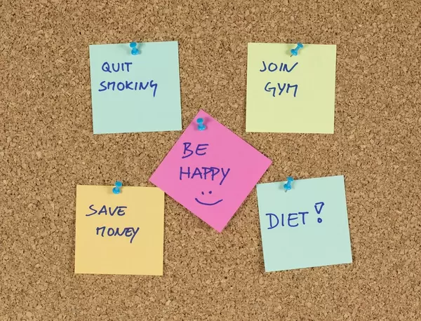 Klebzettel auf Tafel aus Korken