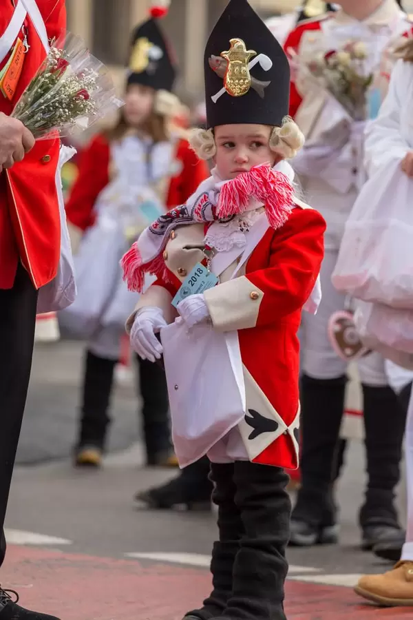 Kleiner Junge in Uniform der Roten Funken - Kölner Karneval 2018