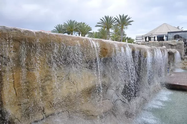 Kleiner Wasserfall am Playa del Inglés