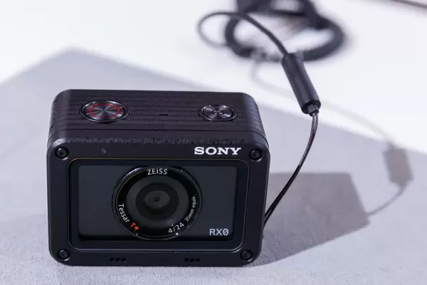Kleinste digitale Fotokamera der Welt: Die Sony RX0 an der Photokina in Köln