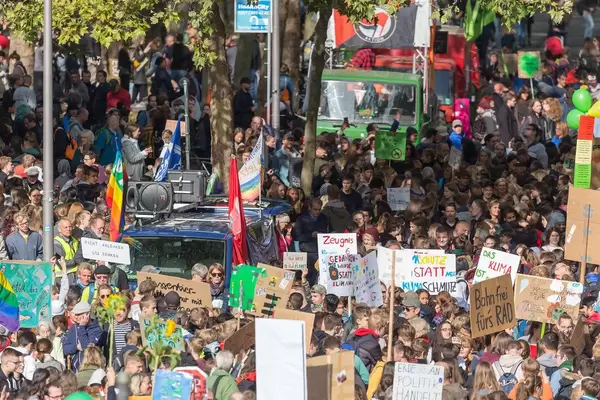Klimaprotest: Fridays for Future Protestbewegung streikt für die Rettung des Planeten