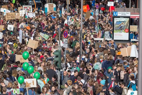 Klimastreik in Köln: Demonstration für mehr Klimaschutz und Umdenken der aktuellen Klimapolitik