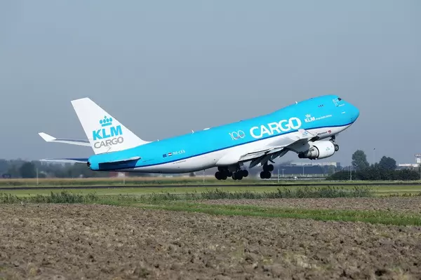 KLM-Cargo-Boeing-B747 startet am Flughafen Amsterdam Schiphol