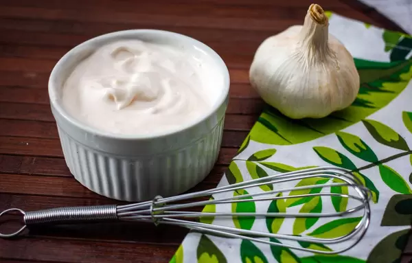 Knoblauchmayonnaise. Aioli