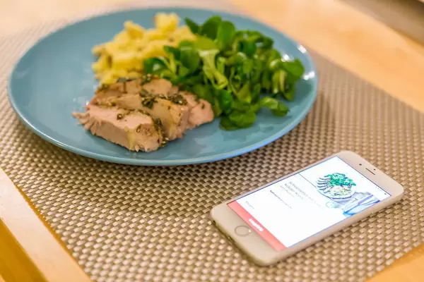 Kochen per Hellofresh-App: Schweine-Filet mit Dukkah-Kräuter-Kruste, Kartoffeln und Feldsalat