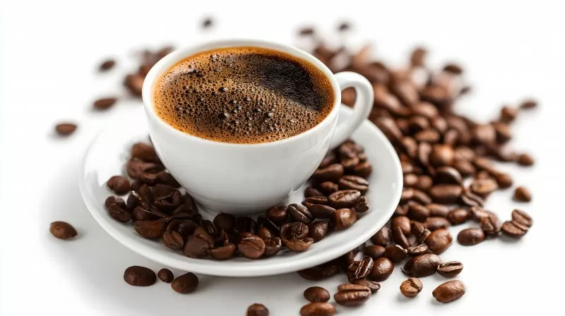 Köstlicher Espresso mit Kaffeebohnen