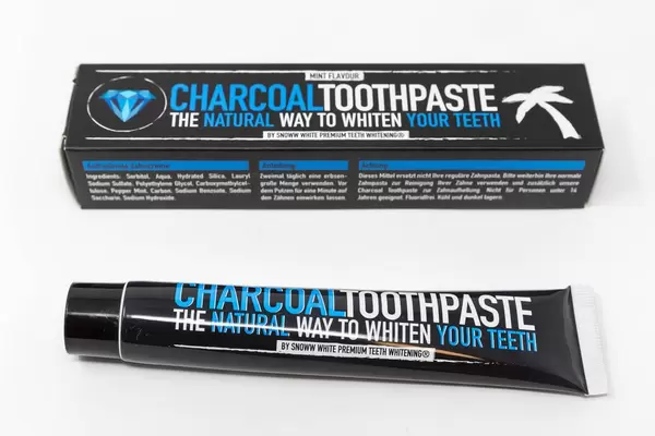 Kokosnuss Aktivkohle Zahnpasta - Fluoridfrei - Für weiße Zähne - Minzgeschmack - Natürliche Zahnaufhellung - Bleaching - Aktivkohle für die Zähne - Zahn Whitening - Zahnbleaching - Teeth Whitening