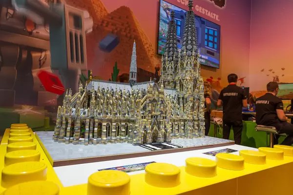 Kölner Dom aus Lego