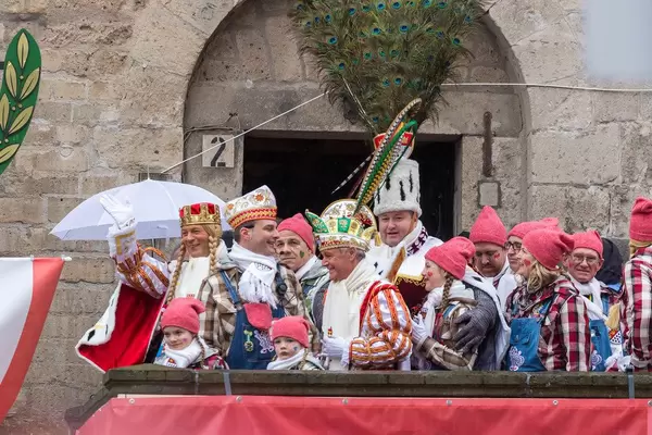 Kölner Dreigestirn: Prinz Christian II., Bauer Frank Breuer und Jungfrau Griet aka Ralf Schumacher vom Reiter-Korps Jan von Werth e.V.