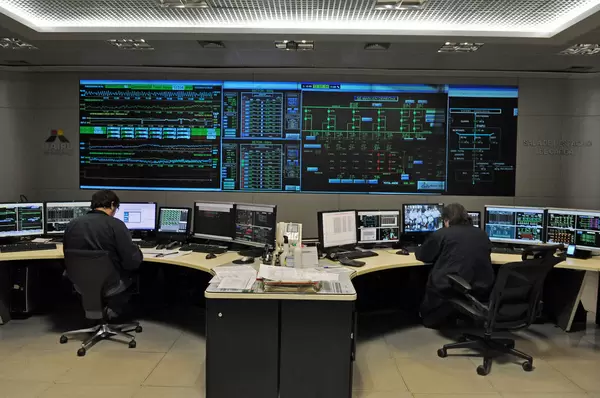 Kommandozentrale im Itaipu-Wasserkraftwerk