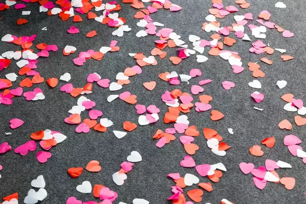 Konfetti in Herz-Form