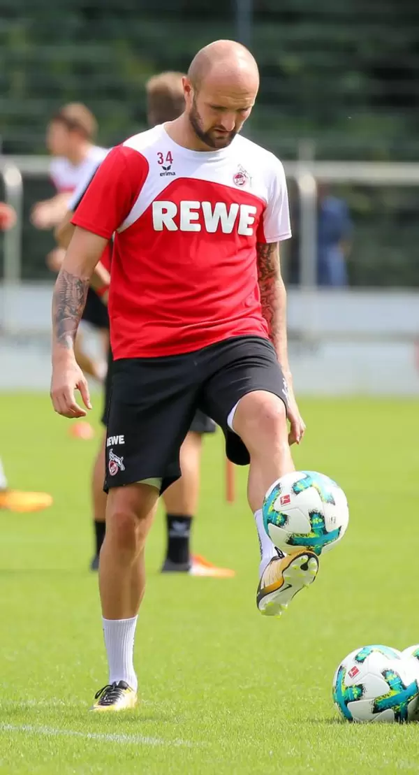 Konstantin Rausch beim Ball jonglieren (1. FC Köln 2017)
