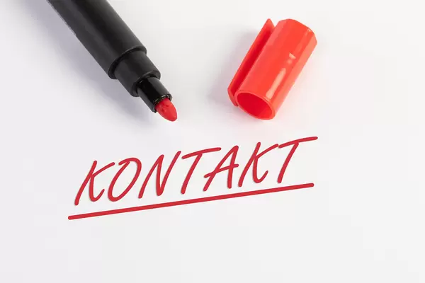 Kontakt text with red marker pen