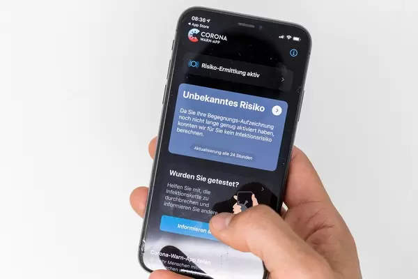 Kontaktpersonen werden über die Corona-Warn-App anonym informiert, wenn du positiv getestet wirst