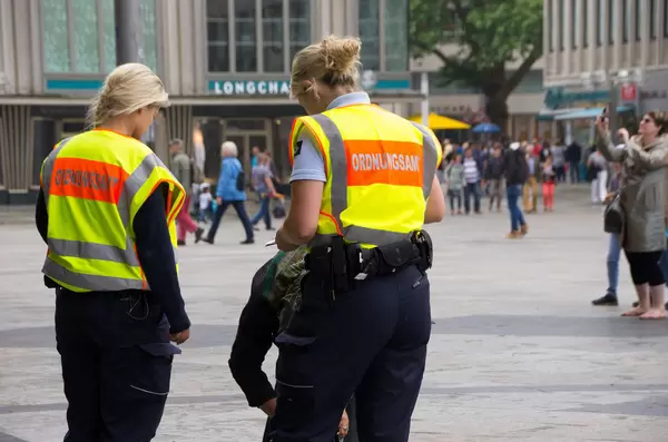 Kontrolle am Kölner Dom
