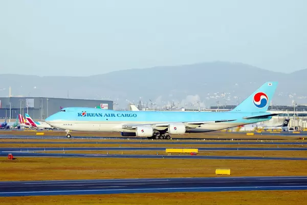Korean Air Cargo jumbo Boeing B747