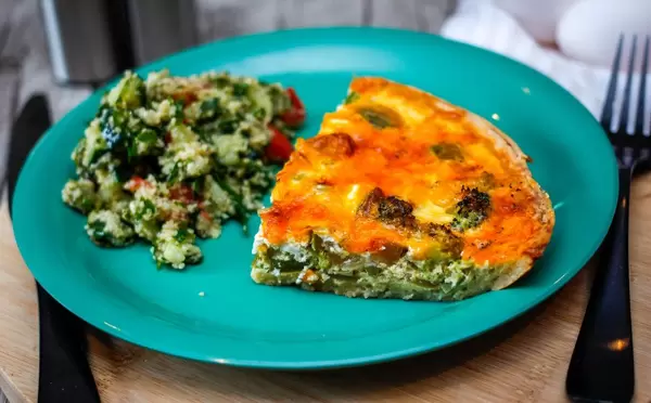 Köstliche Quiche im Teller