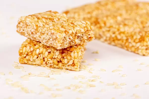 Kozinski of sesame seeds and honey