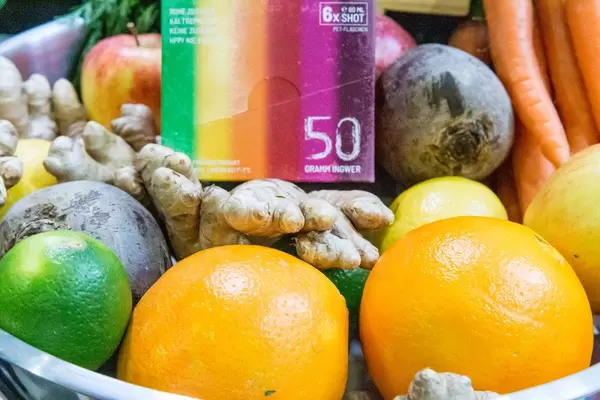 Kraftling 50 Gramm Ingwer Verpackung in einem Obst und Gemüsekorb