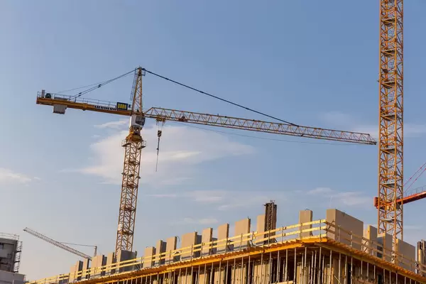 Kräne von Porr an der Baustelle Austria Campus