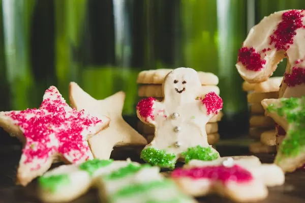 Kreativ dekorierte Weihnachtsplätzchen