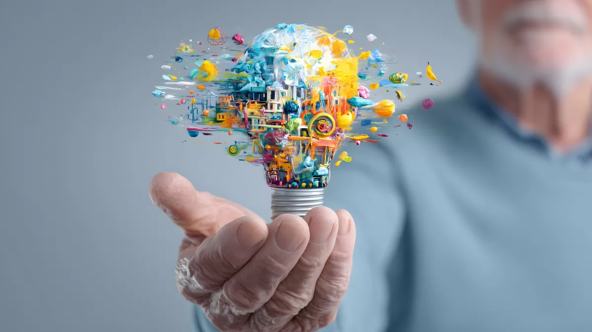 Kreative Glühbirne voller Ideen und Farben