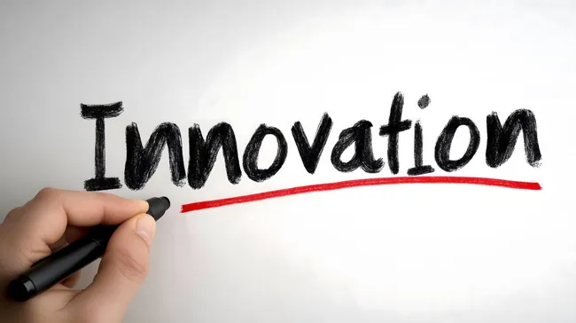 Kreativität und Innovation mit Kreide auf Tafel