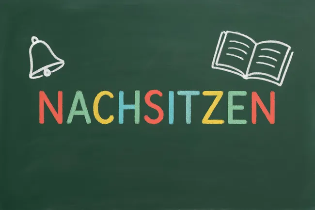 Kreide-Illustration mit Schultafel-Symbolen