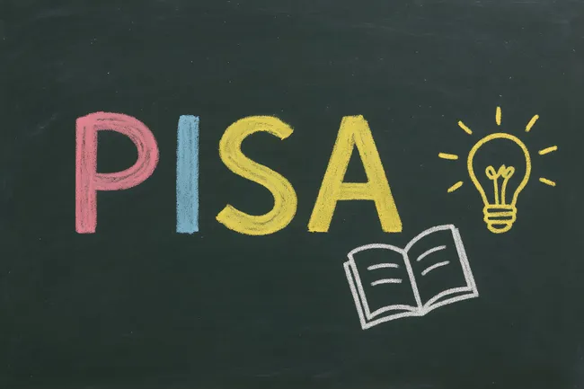 Kreidezeichnung mit Bildungssymbolen auf Tafel