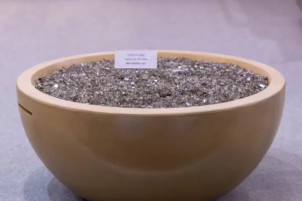 Kristalle in einem Topf