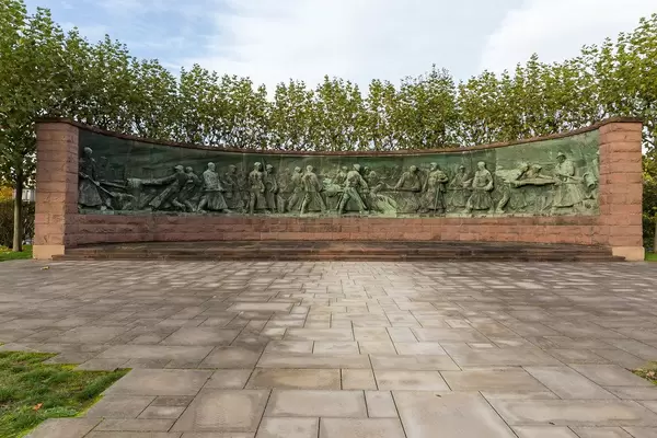 Krupp Stadt: Tiegelgussdenkmal in Essen