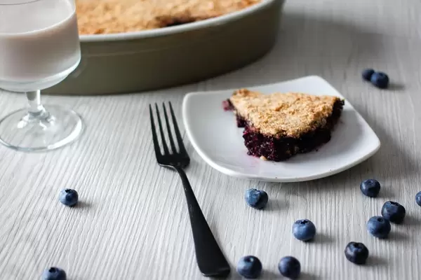 Kuchen mit Blaubeeren und Streusel