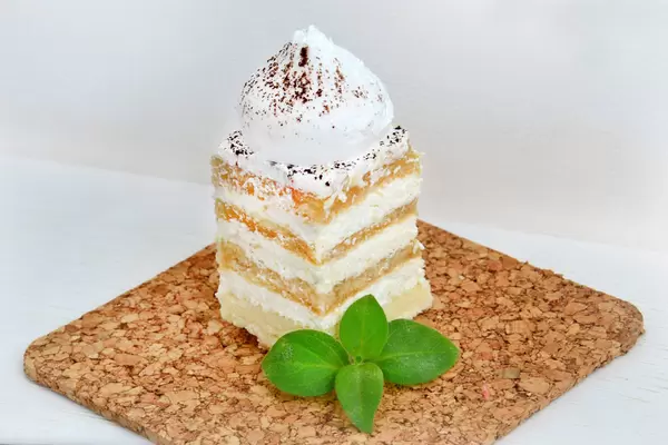 Kuchen mit Schlagsahne