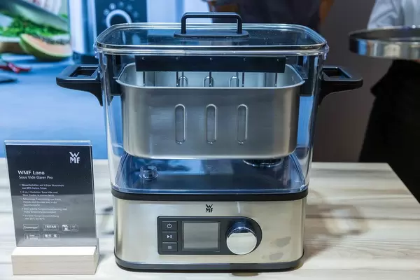 Küchengerät für die Gourmetküche: WMF Logo Sous Vide: Garer Pro - Wasserbehälter als Vakuumgarer und Schongarer für Fisch, Fleisch und Gemüse