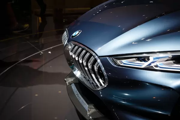 Kühlergrill des neuen 8er BMW bei der IAA 2017 in Frankfurt am Main