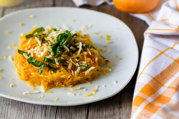 Kürbis-Spaghetti mit Parmesan