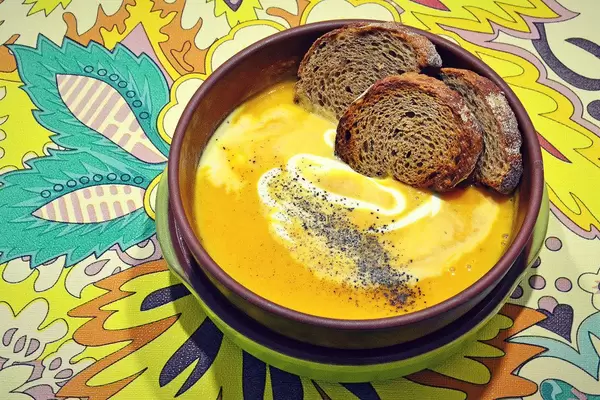 Kürbiscremesuppe mit Croutons