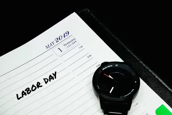 Labor day (Tag der Arbeit) in ein Notizbuch geschrieben