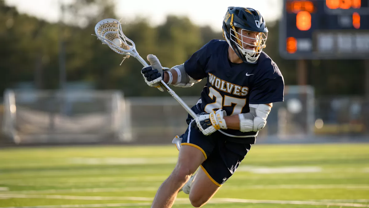 Lacrosse-Spieler der Wolves im Wettkampfeinsatz