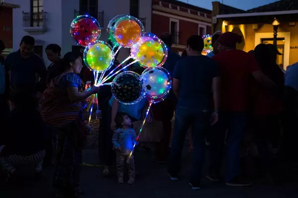 Lady selling illuminated balloons