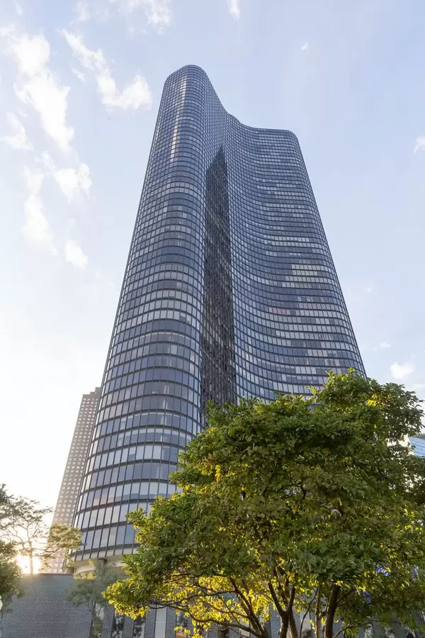 Lake Point Tower in Chicago