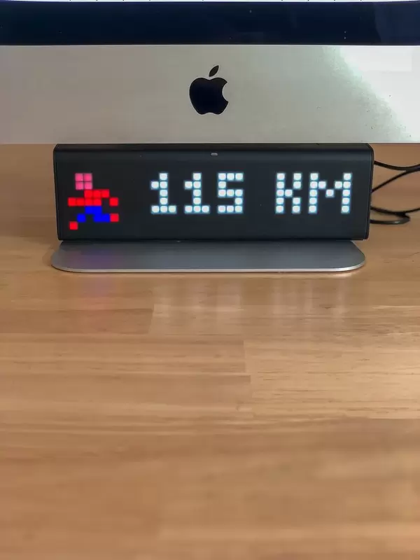 LaMetric Gadget with Running App