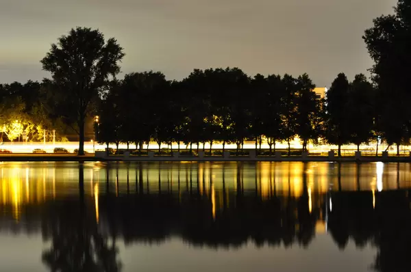 Langzeitbelichtung: Aachener Weiher bei Nacht